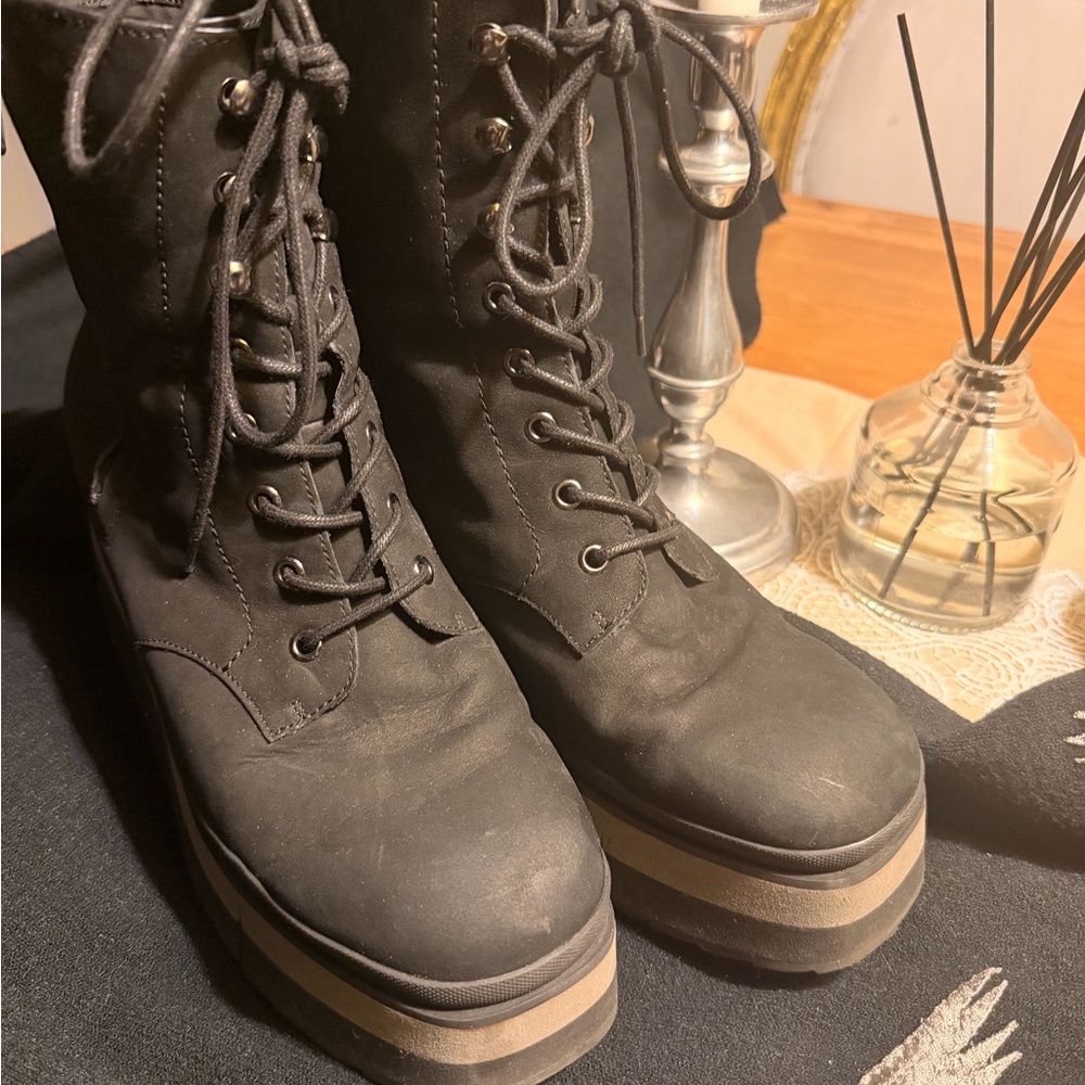 Naked Feet women’s Platform Lace-Up Ankle Boots - Black sz11